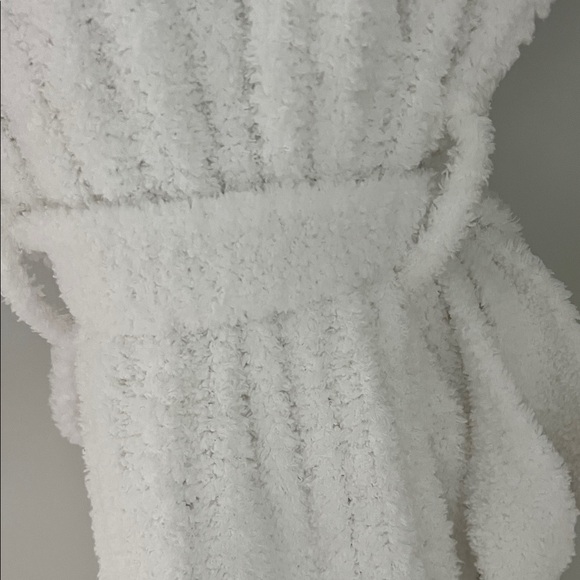 Pottery Barn White Cozy Ribbed Robe Quiet Luxury Spa Resort Size: 44 in x 25 in - Picture 6 of 13